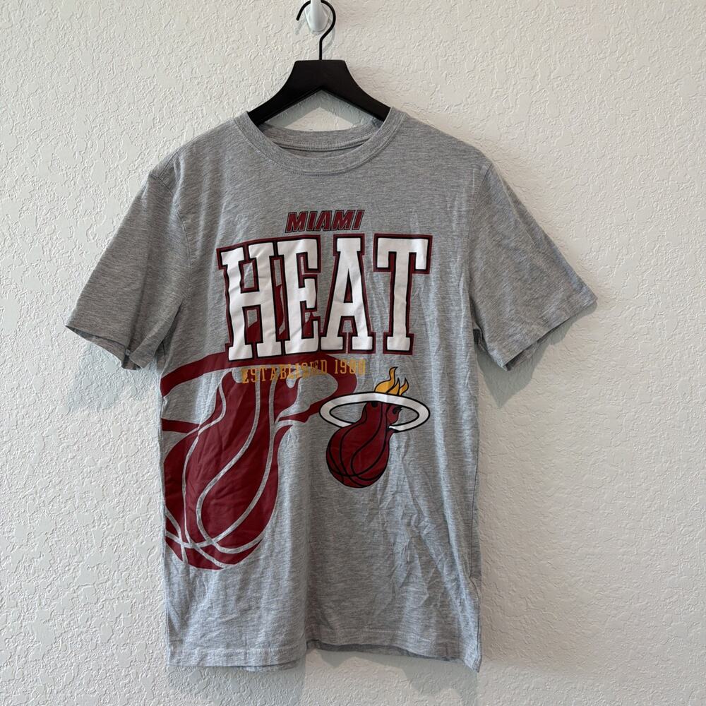 NBA The Heat Miami Gray T-shirt Men’s Size Medium